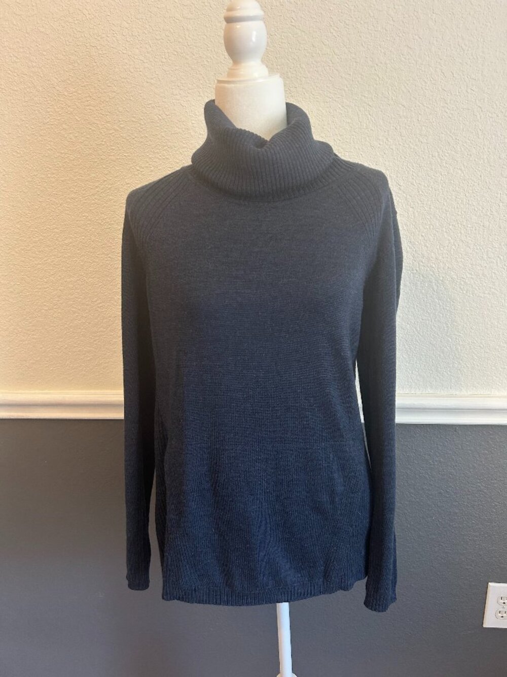 Lululemon lightweight sweater in navy blue